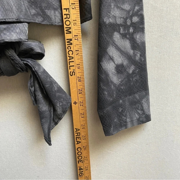 Pretty Little Thing wrap long sleeve cropped blouse Sz 4 - - Picture 6 of 7